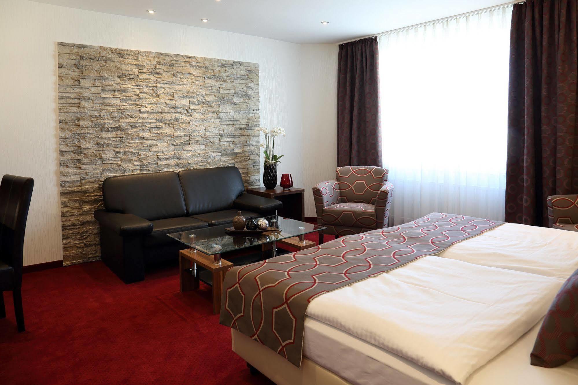 Lobinger Hotel Weisses Ross Langenau Luaran gambar