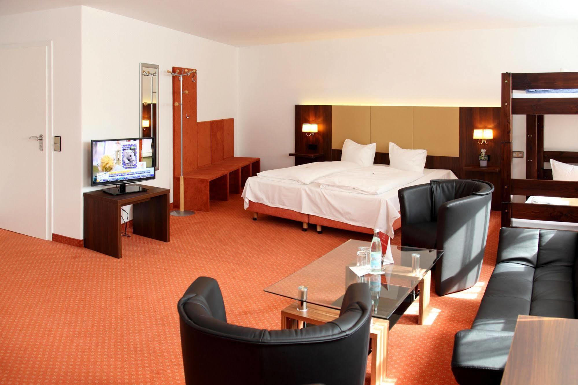 Lobinger Hotel Weisses Ross Langenau Luaran gambar