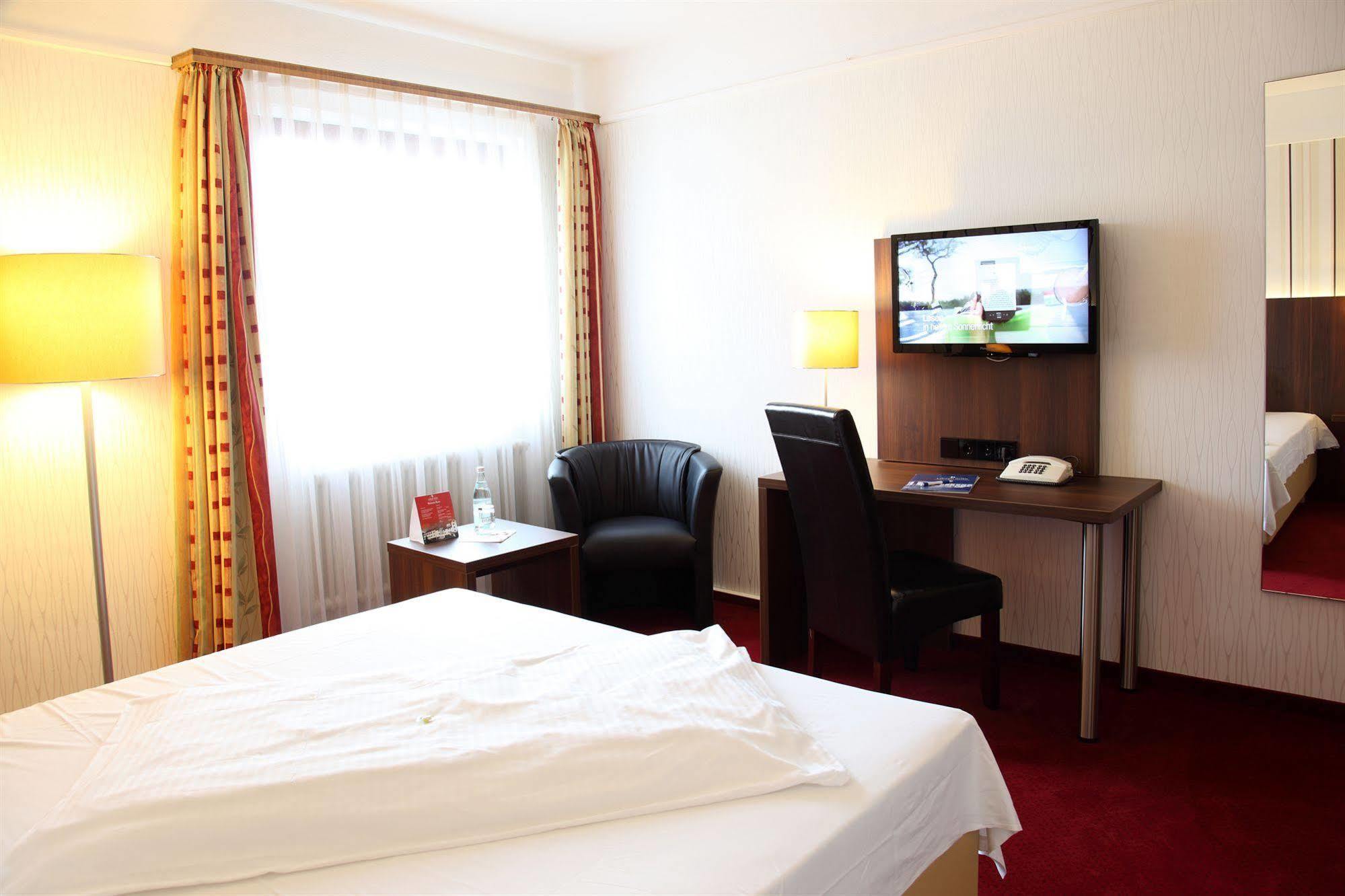 Lobinger Hotel Weisses Ross Langenau Luaran gambar